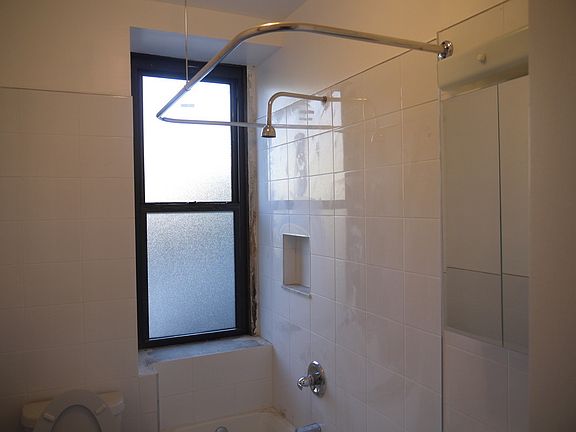 2nd image of 712 E 27th St APT 6A