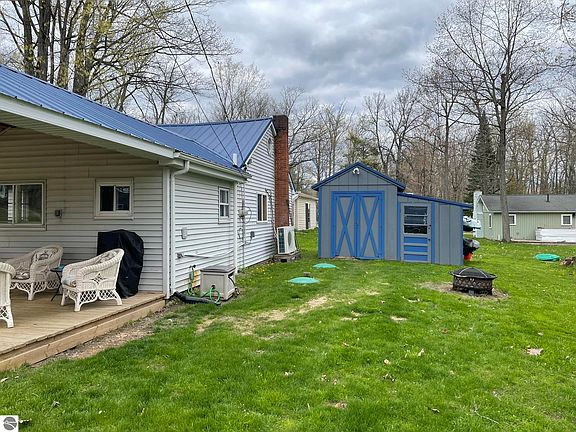 3rd image of 2340 Greenwood Rd