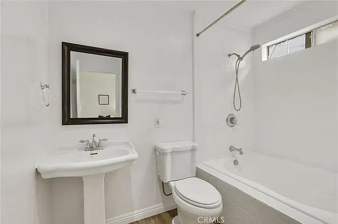 7050 S La Cienega Blvd #6 — Photo 17