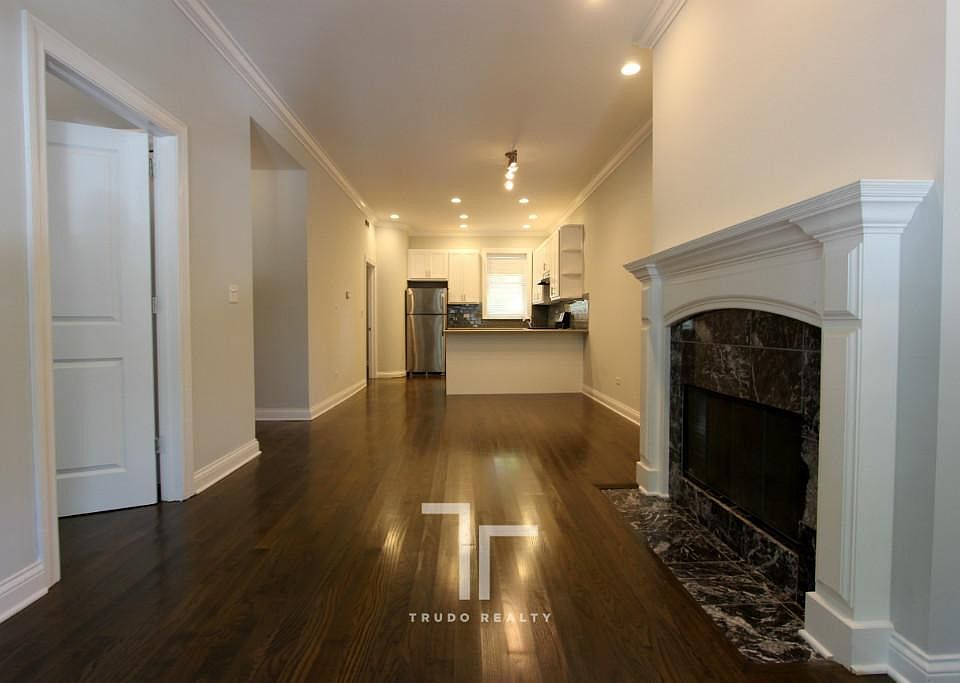1st image of 3846 N Southport Ave #461