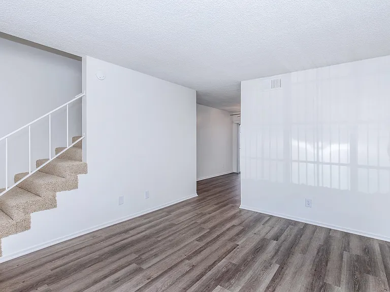 Buena La Vista Apartment Homes — Photo 47