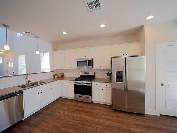5th image of 162 Elisha Dr