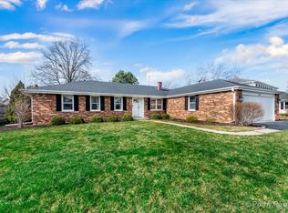 1912 Manor Ln, Mundelein, IL