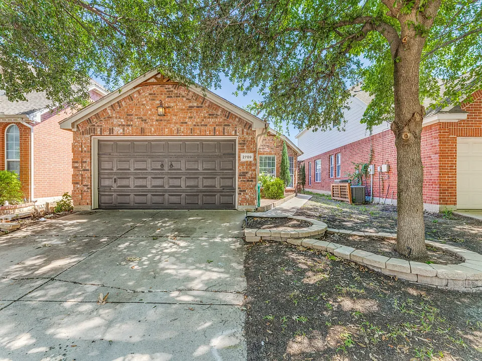 2709 Mountain Lion Dr