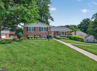 8024 Garlot Dr, Annandale, VA 22003