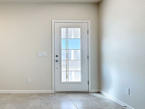 4th image of 2241 Southbury Dr