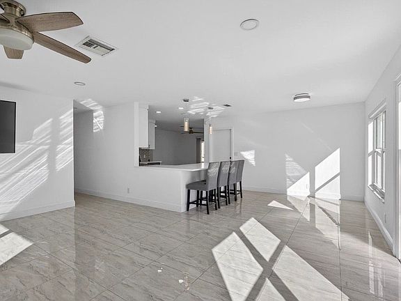 3rd image of 517 NW 52nd St