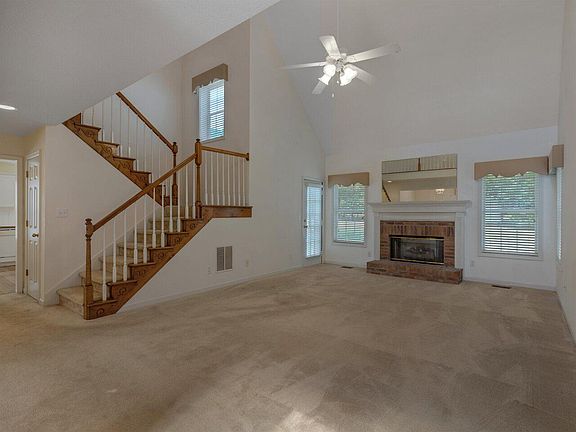 3rd image of 500 Heathmoor Dr