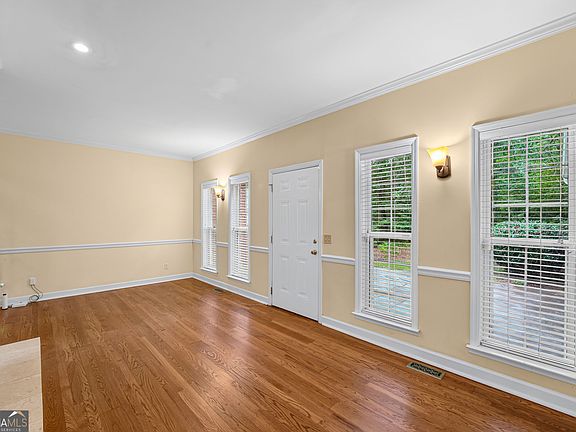 5th image of 421 Creekside Dr