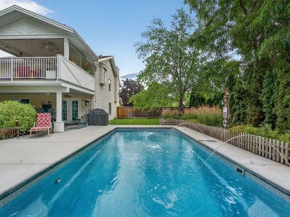 3920 Mowitch Ct, Kelowna, BC V1W 4E6