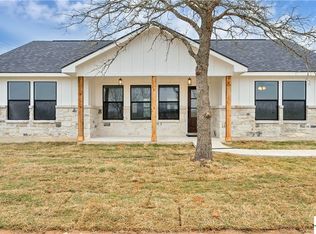 1060 County Road 429, Stockdale, TX 78160