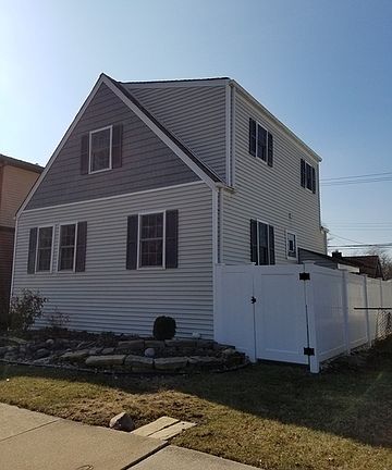2nd image of 10352 S Sacramento Ave