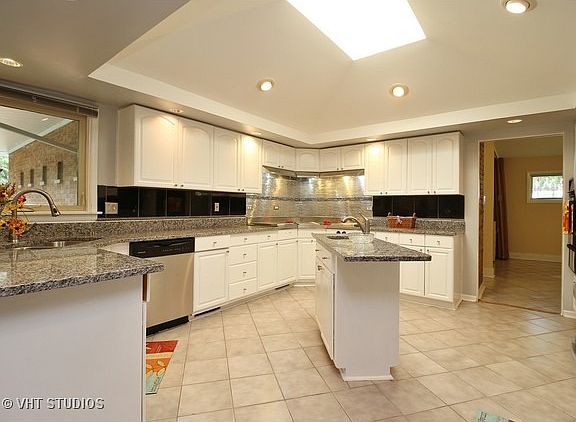 3rd image of 648 Brookwood Dr