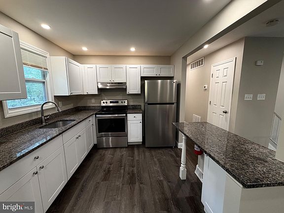5th image of 302 Washington Ave