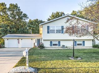 606 Josh Dr, Brighton, IL 62012