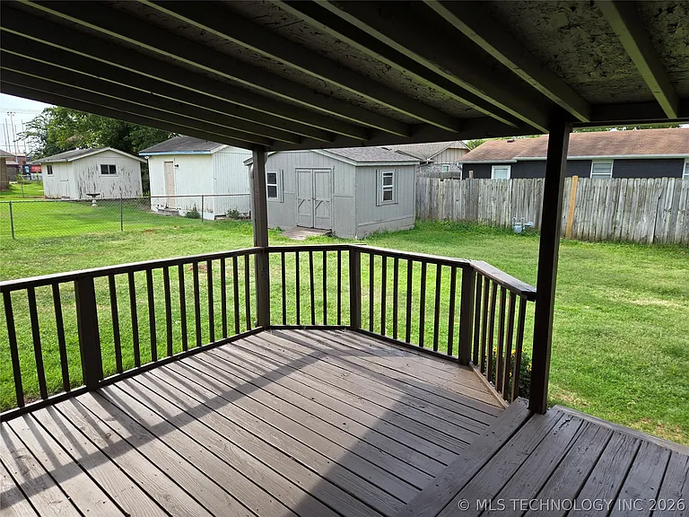228 E J St — Photo 3