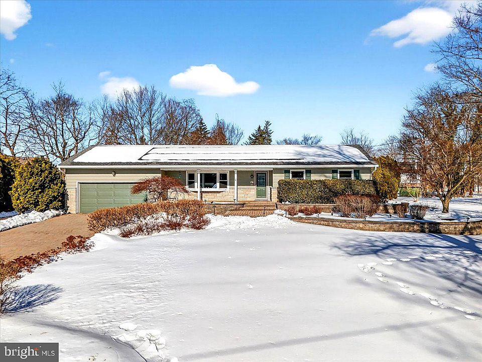 1st image of 114 Corrine Dr