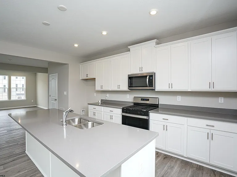 75 Dover Ct #75 — Photo 6