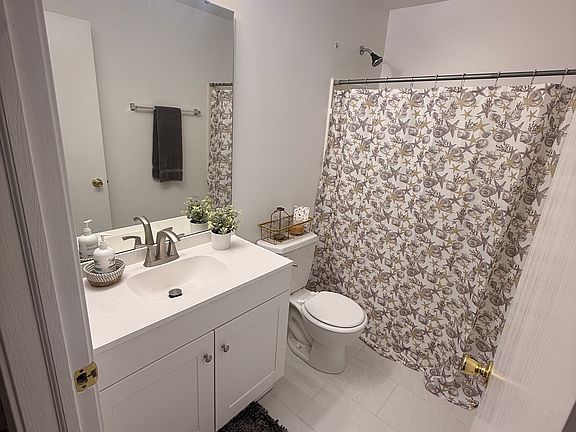 2nd image of 1336 W Main St APT 201