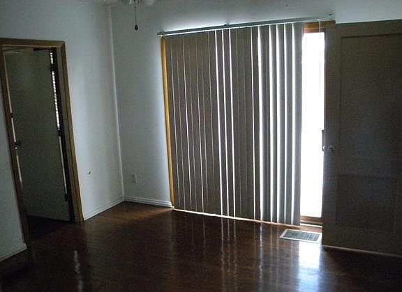 5th image of 1049 Maryland Ave E