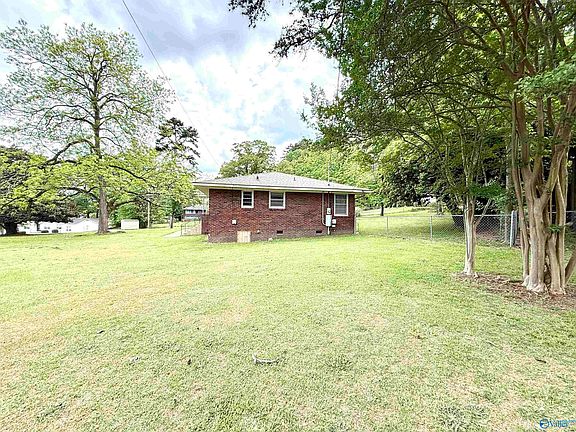 3rd image of 1900 Noccalula Rd
