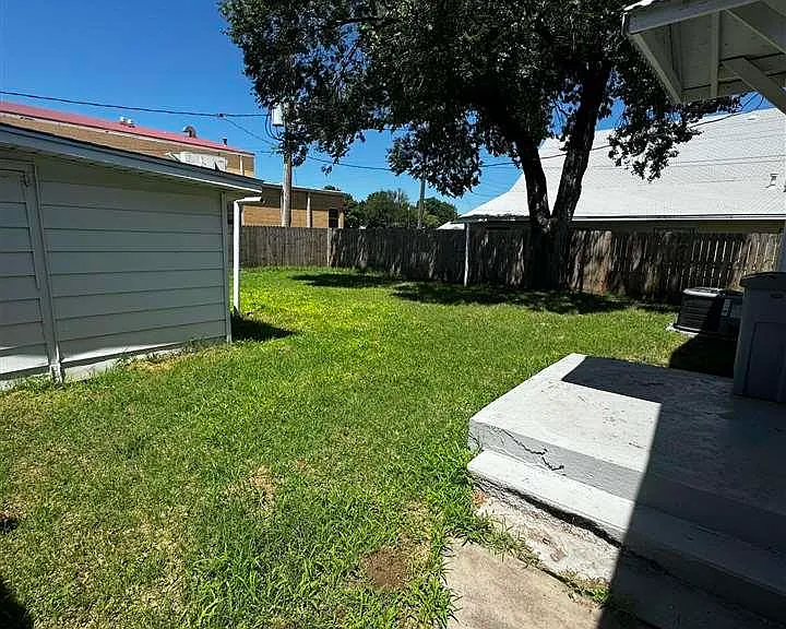 408 E Gilbert St — Photo 13