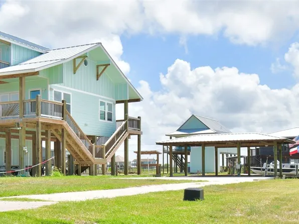 124 Belaire Dr, Rockport, TX 78382