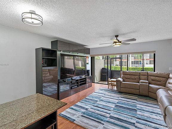 4th image of 4231 SW 70th Ter #1301