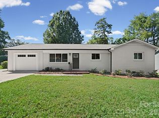1041 Watts Dr, Charlotte, NC 28216