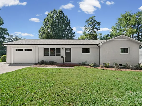 1041 Watts Dr, Charlotte, NC 28216