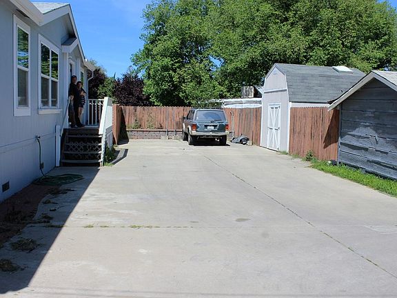3rd image of 5962 Albrecht Ave