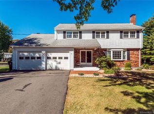 4 Amanda Ln, West Hartford, CT 06117
