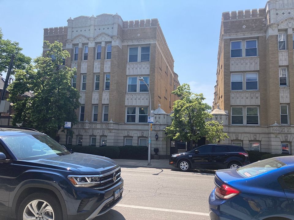 1st image of 4240 N Clarendon Ave APT 305S