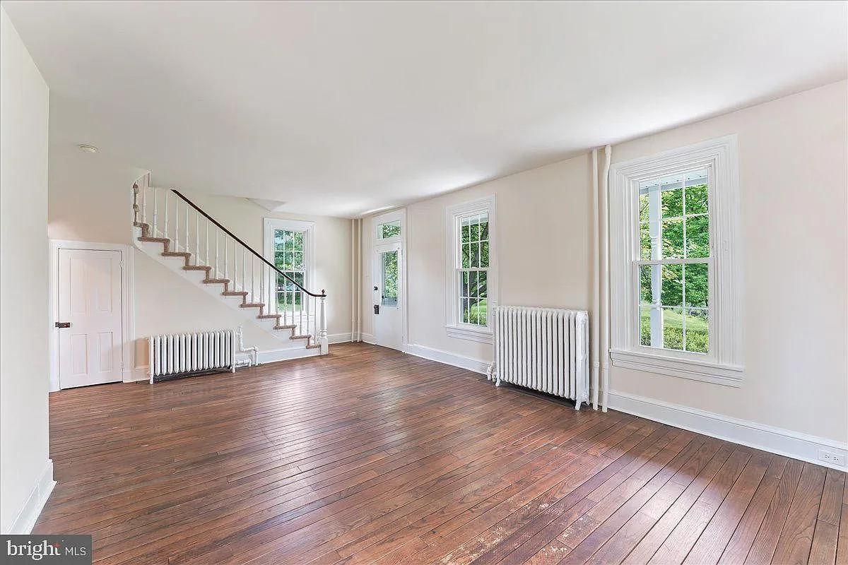 3 bed, 1.5 bath, 3186 sqft, $3,250 — Photo 4