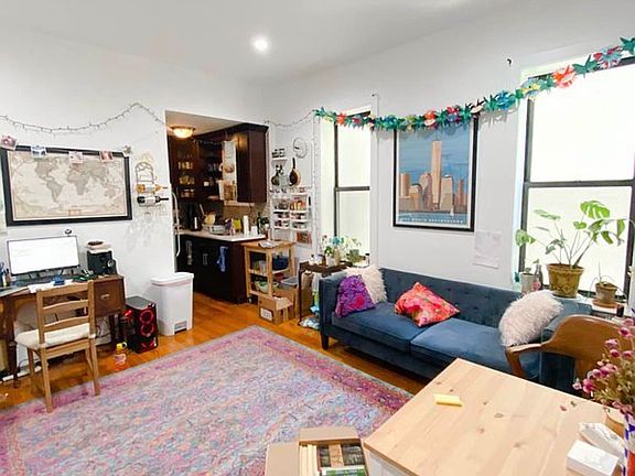 5th image of 445 Bainbridge St APT 2