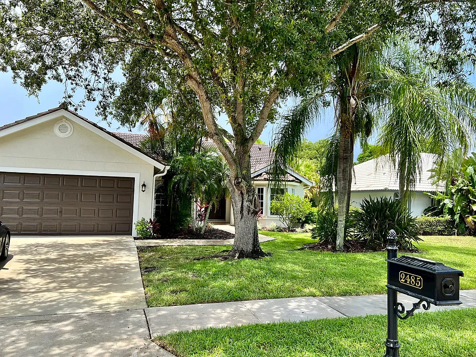 2485 Stonegate Dr