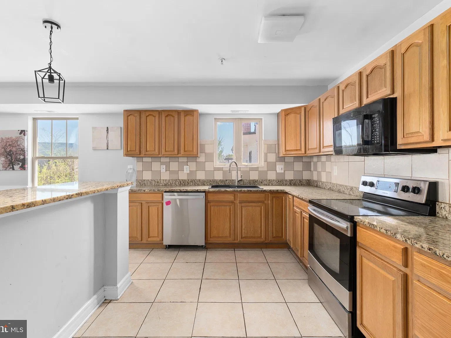 4 bed, 3.5 bath, 5720 sqft, $3,800 — Photo 3