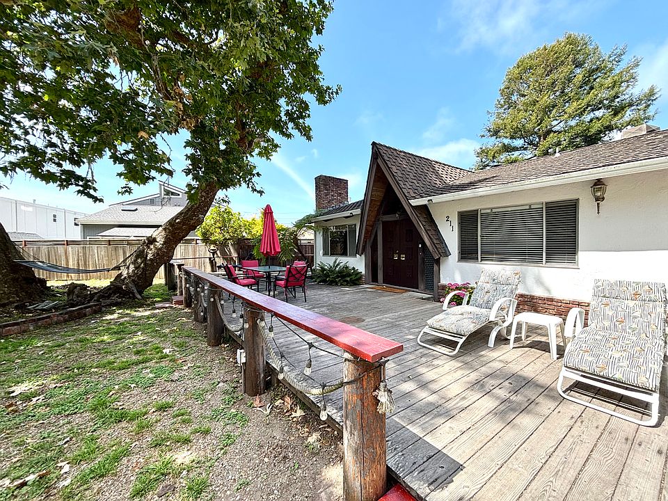 1st image of 211 Earl Ct