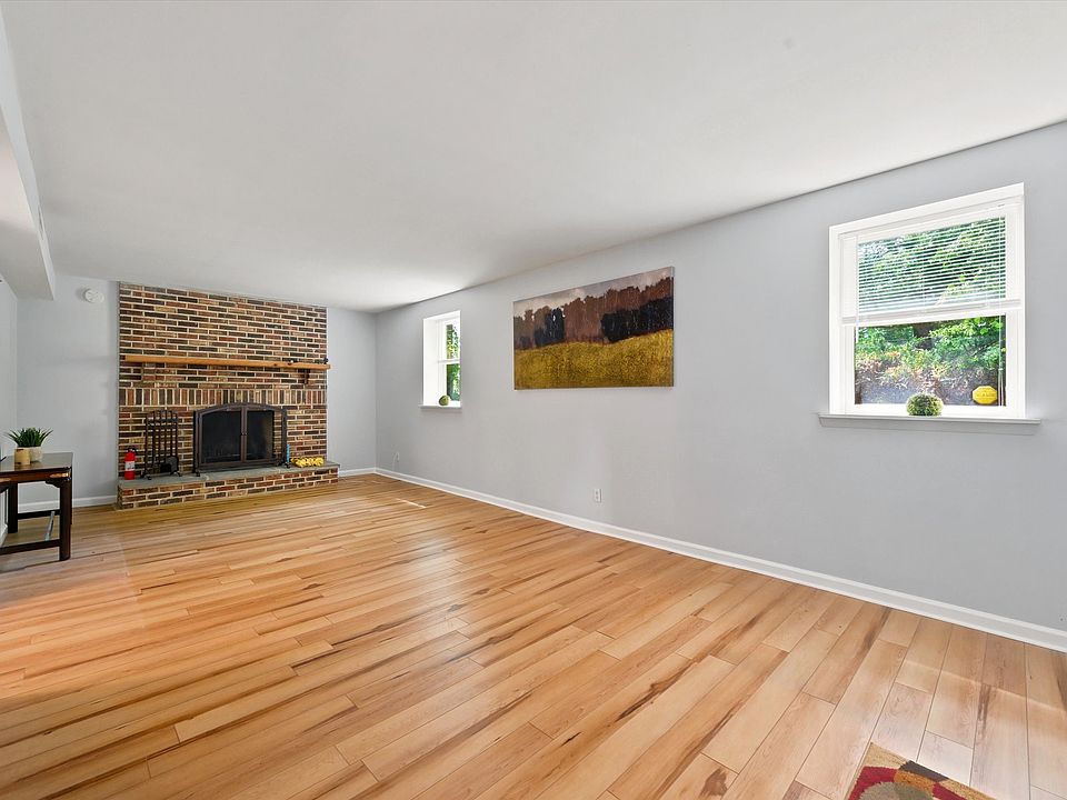 1st image of 409 Dutton St