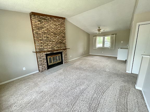 3rd image of 105 Colony Dr