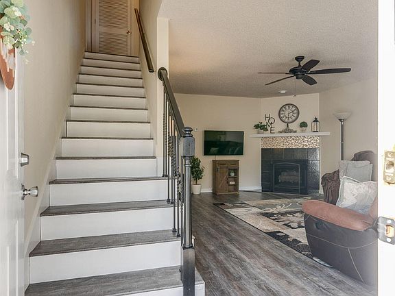 3rd image of 105 Glenstone Ct #105