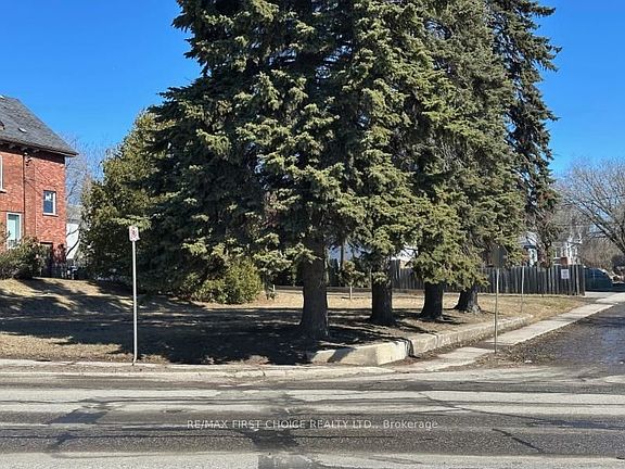 2nd image of 372 Red River Rd