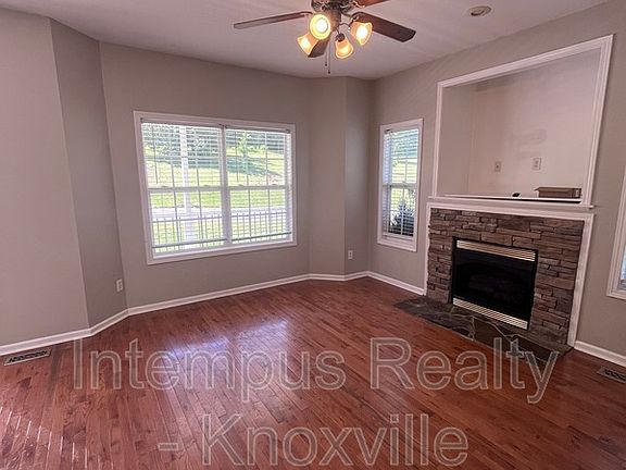3rd image of 413 Bowers Park Cir
