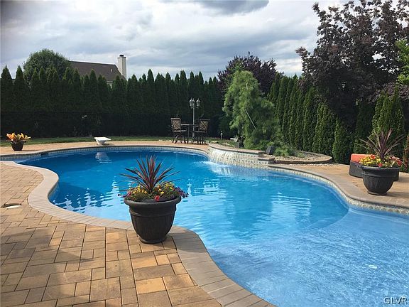 3rd image of 4245 Foxwood Cir