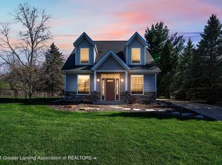 9196 Highland View Dr, Laingsburg, MI 48848