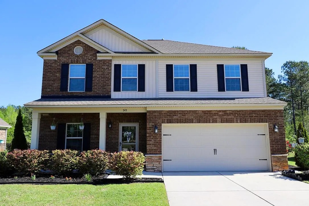 4 bed, 2.5 bath, 2207 sqft, $2,400 — Photo 4