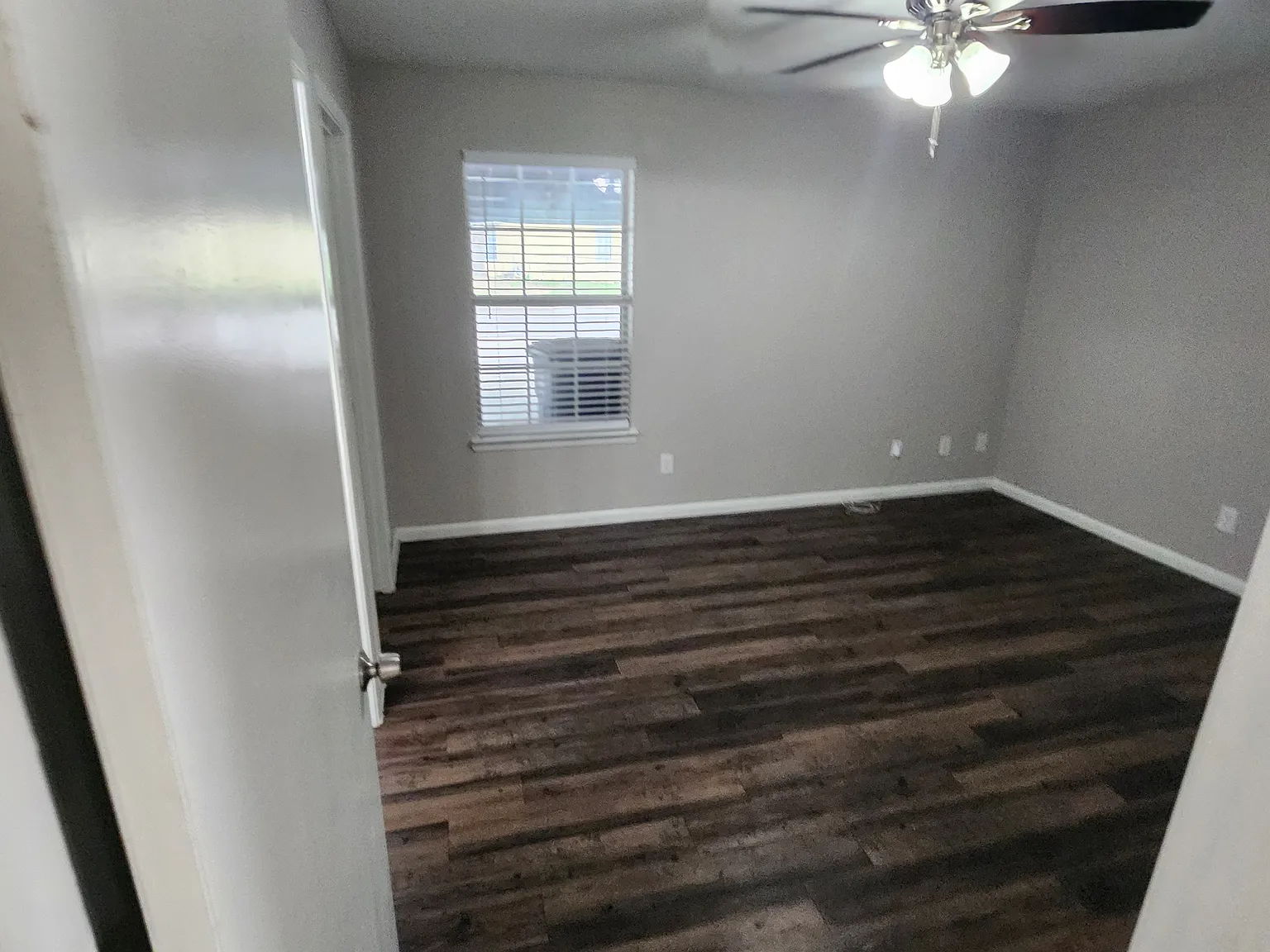 Deer Park Apartments - 1407 — Photo 4