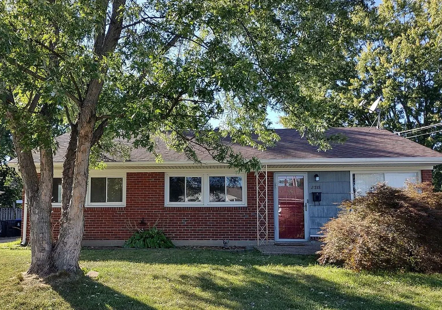Updated 3 bedroom home located off Bardstown Rd! — Photo 1