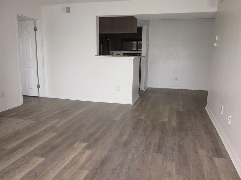 10200 Gandy Blvd N #514 — Photo 9
