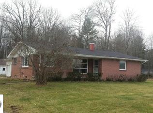 986 S Magruder Rd, Shepherd, MI 48883